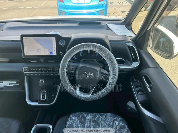Toyota Voxy S-Z 2WD 7-Seater 2023 Pearl