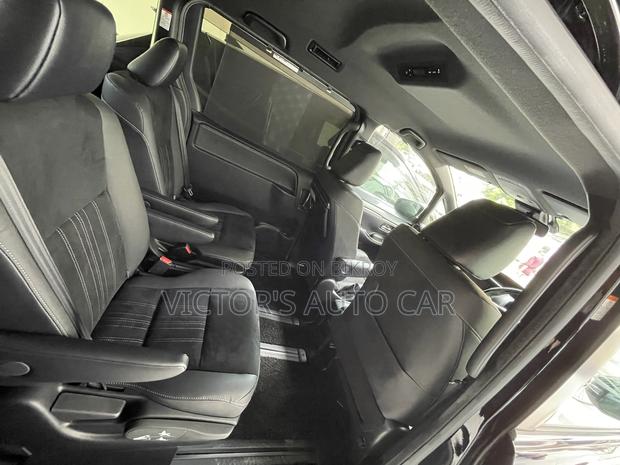 Toyota Esquire 1.8 FWD Hybrid (7 Seater) 2021 Black