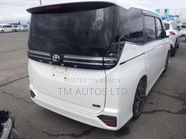 Toyota Voxy S-Z 2WD 7-Seater 2022 Pearl