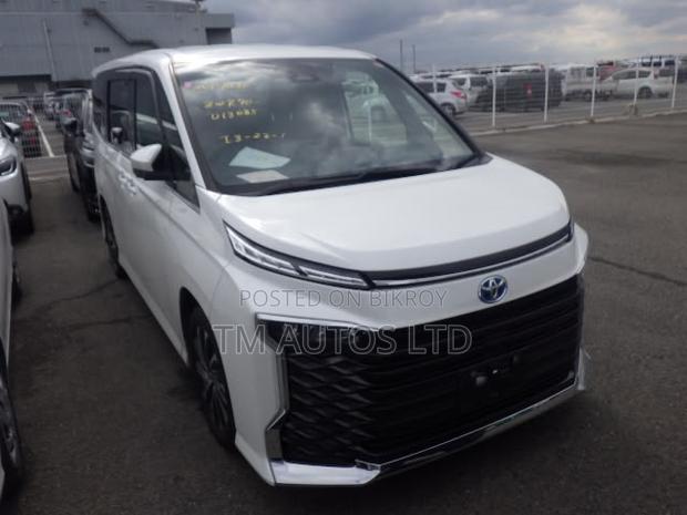Toyota Voxy S-Z 2WD 7-Seater 2022 Pearl