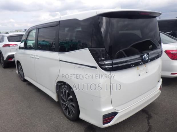 Toyota Voxy S-Z 2WD 7-Seater 2022 Pearl