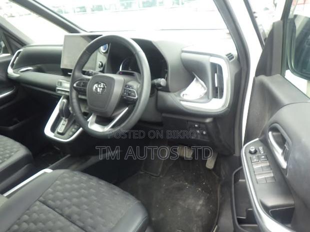 Toyota Voxy S-Z 2WD 7-Seater 2022 Pearl