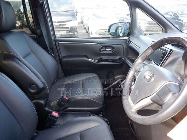 Toyota Esquire 1.8 FWD Hybrid (7 Seater) 2021 Purple