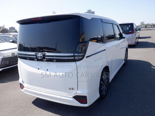 Toyota Voxy Hybrid S-Z 2WD 7-Seater 2022 Pearl