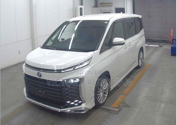 Toyota Voxy Hybrid S-Z 2WD 7-Seater 2023 Pearl