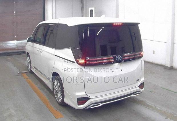 Toyota Voxy Hybrid S-Z 2WD 7-Seater 2023 Pearl