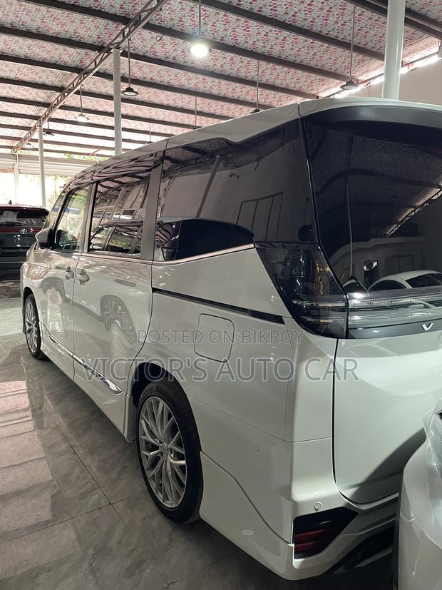 Toyota Voxy Hybrid S-Z 2WD 7-Seater 2023 Pearl