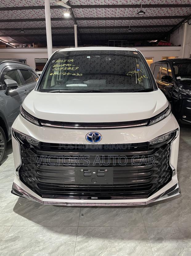 Toyota Voxy Hybrid S-Z 2WD 7-Seater 2023 Pearl