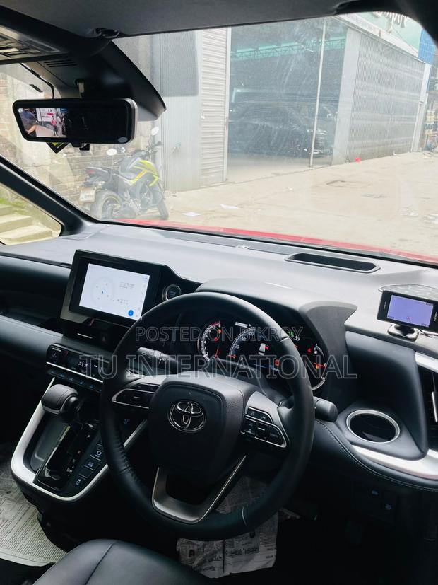 Toyota Noah 2022 Red