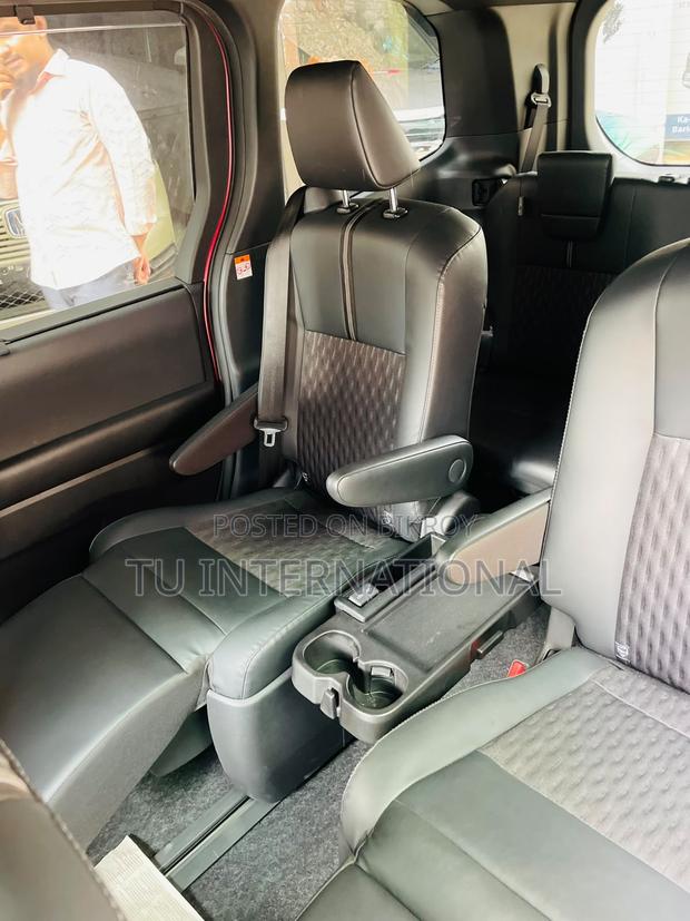 Toyota Noah 2022 Red