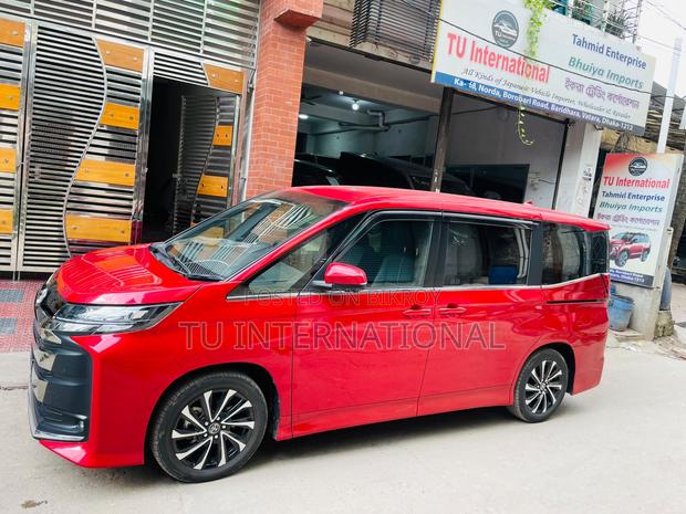 Toyota Noah 2022 Red