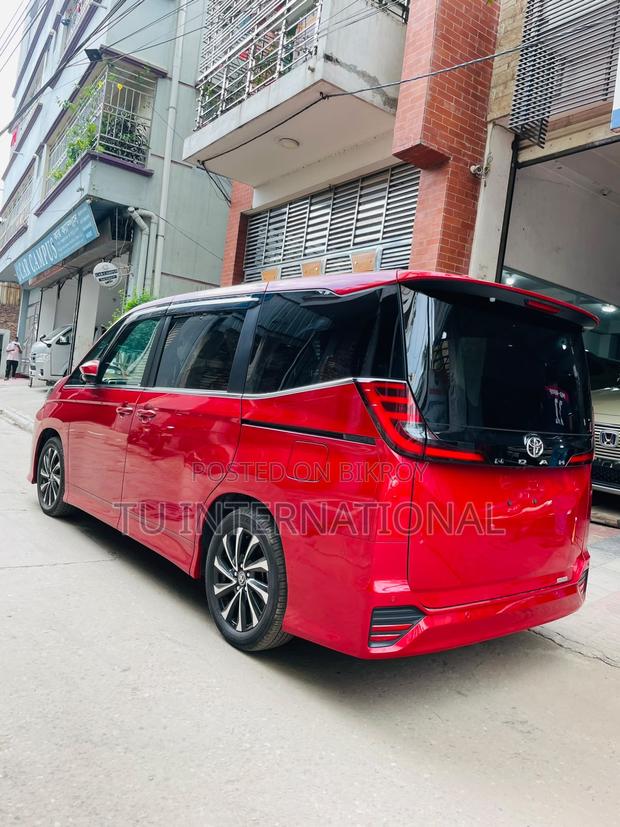 Toyota Noah 2022 Red