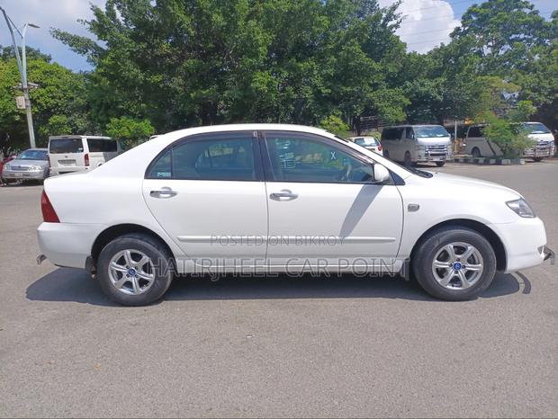 Toyota Corolla Sedan 2004 White