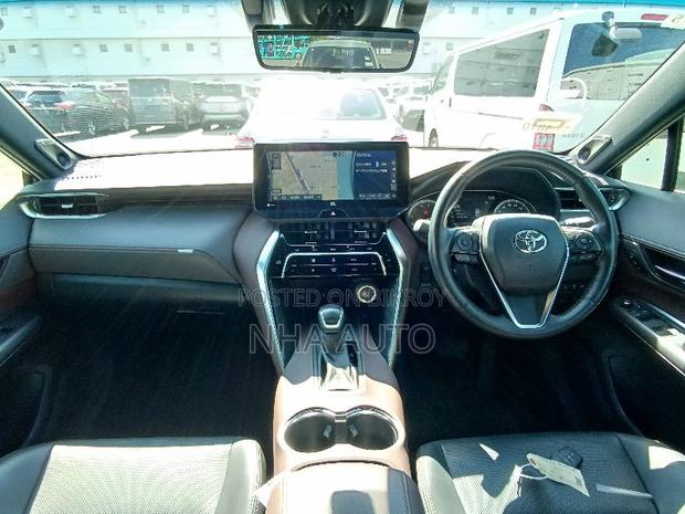 Toyota Harrier 2.0 2021 Beige