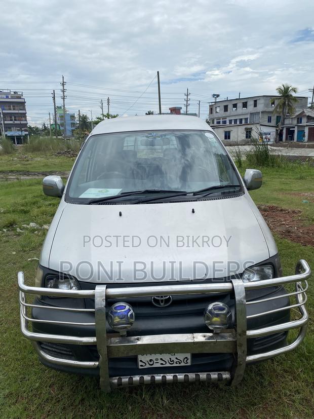 Toyota Noah 2002 Silver