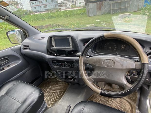 Toyota Noah 2002 Silver