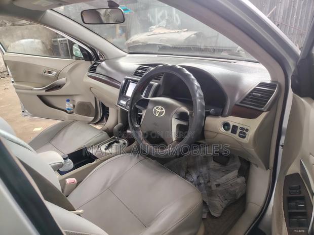Toyota Premio 2010 Silver