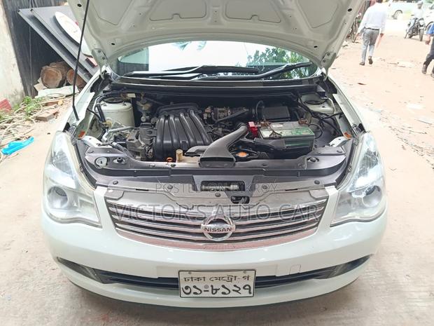 Nissan Bluebird 2011 Blue