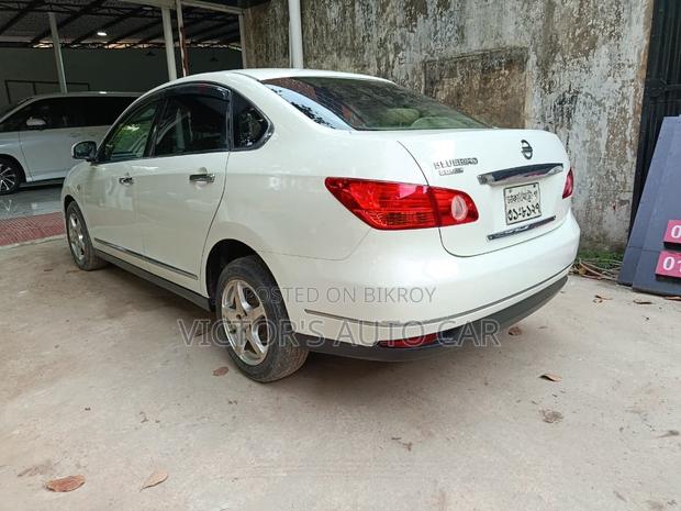 Nissan Bluebird 2011 Blue
