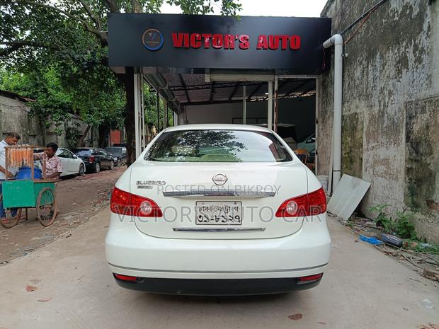 Nissan Bluebird 2011 Blue