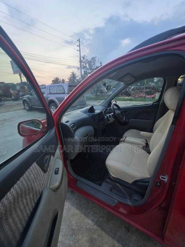 Toyota Fun Cargo 2001 Red
