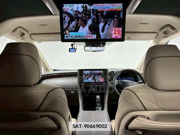 Toyota Alphard 2024 Gold