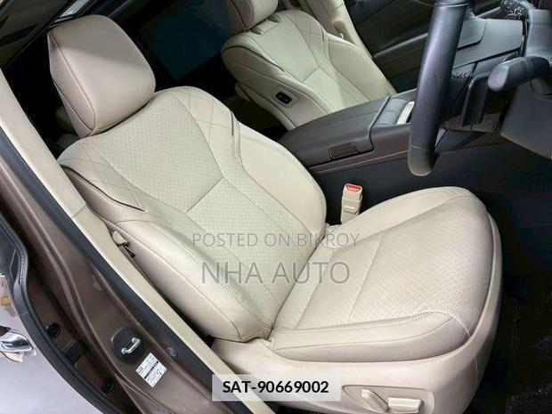 Toyota Alphard 2024 Gold