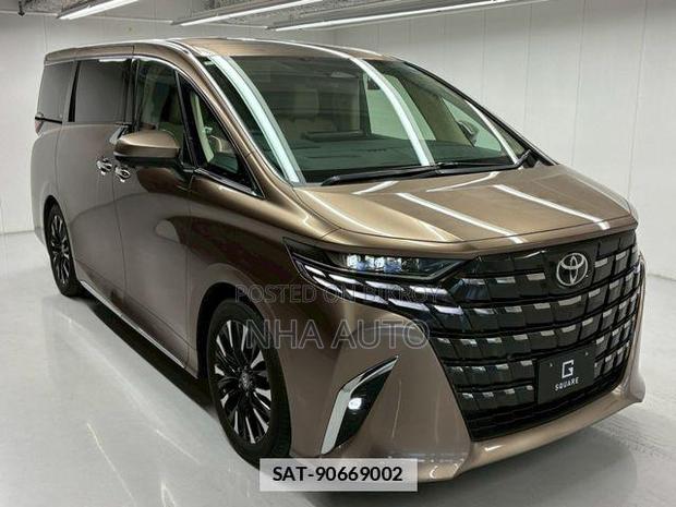Toyota Alphard 2024 Gold