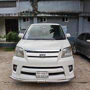 Toyota Noah 2005 Pearl for sale
