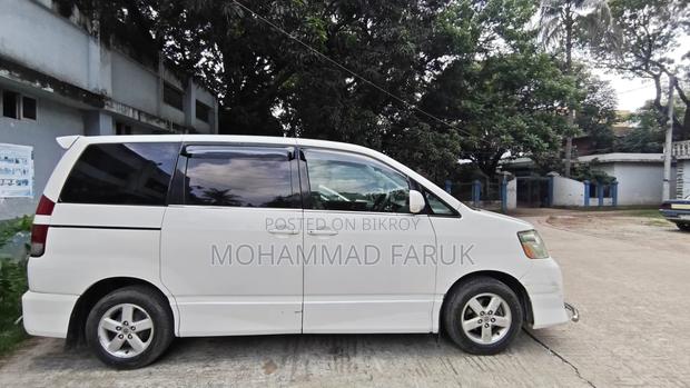 Toyota Noah 2005 Pearl
