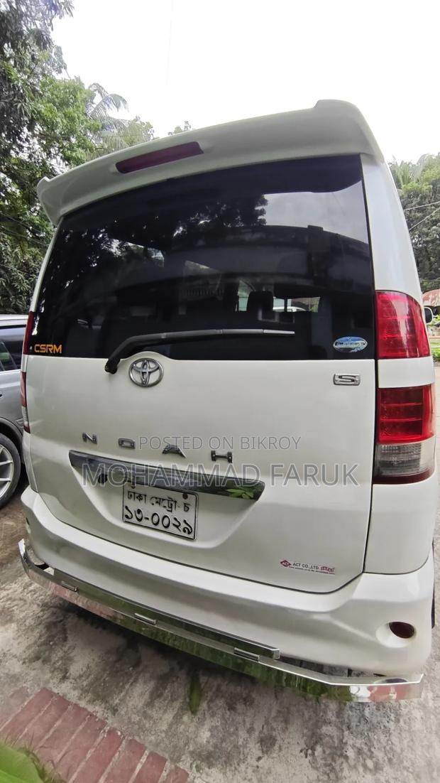 Toyota Noah 2005 Pearl
