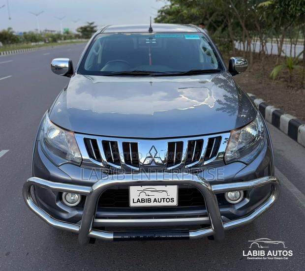 Mitsubishi L200 Double Cab 2.4 181hp 4WD 2017 Gray