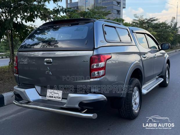 Mitsubishi L200 Double Cab 2.4 181hp 4WD 2017 Gray