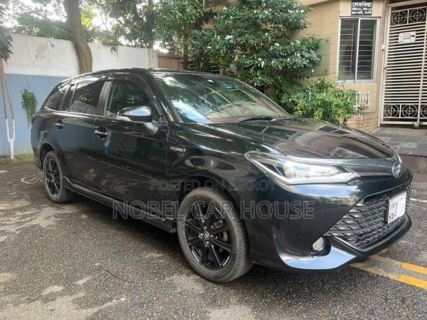 Toyota Corolla Fielder 2017 Black