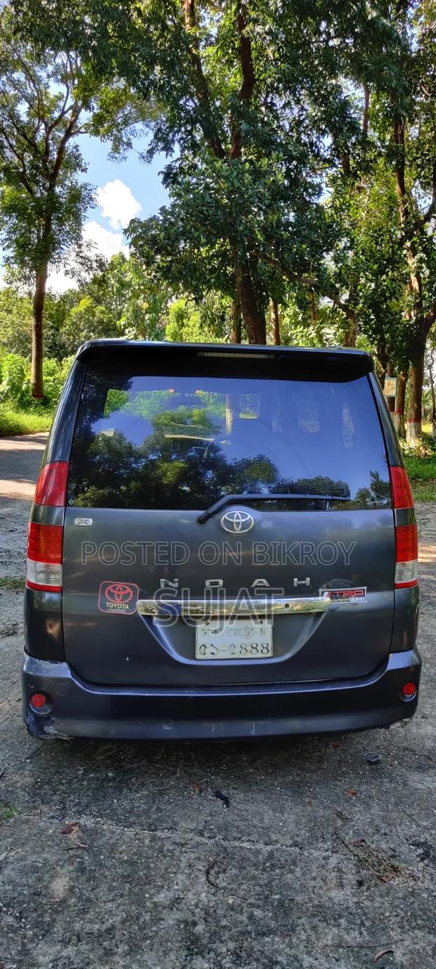 Toyota Noah 2.0 AWD (8 Seater) 2002 Gray