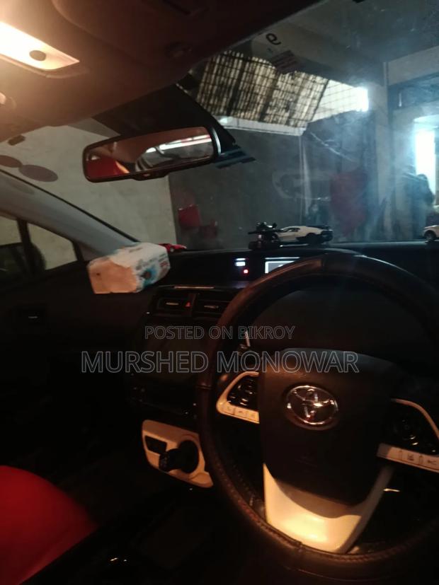 Toyota Prius Four 2018 Silver