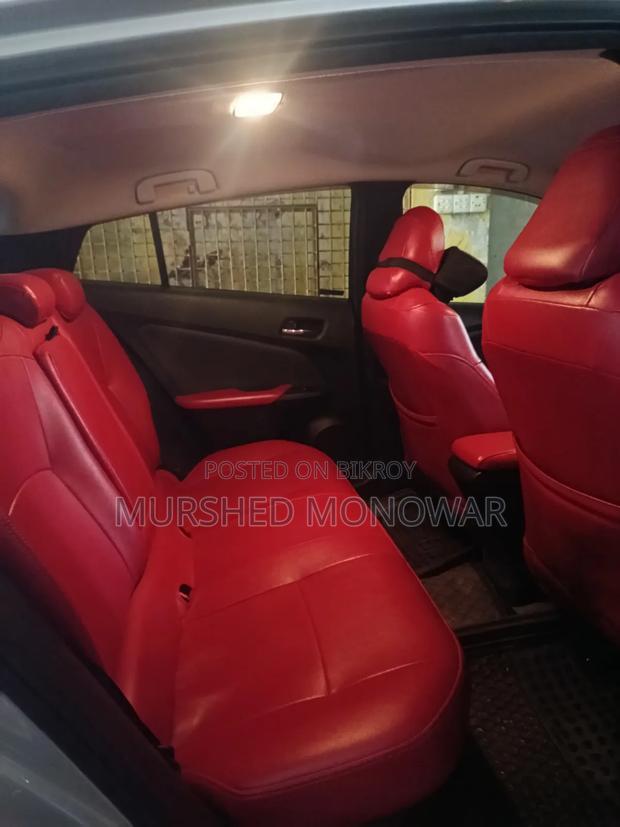 Toyota Prius Four 2018 Silver