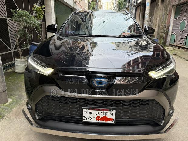 Toyota Corolla Cross 1.8 Hybrid AWD 2022 Black