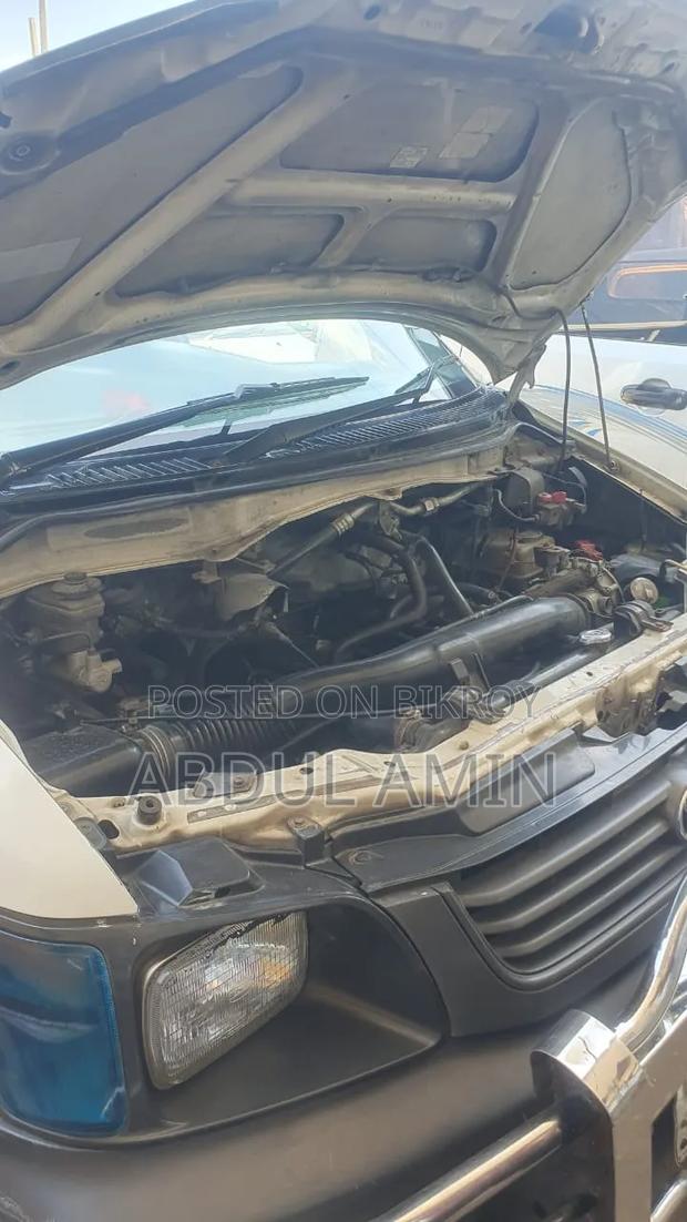 Toyota Noah 2.0 AWD (8 Seater) 2003 Pearl