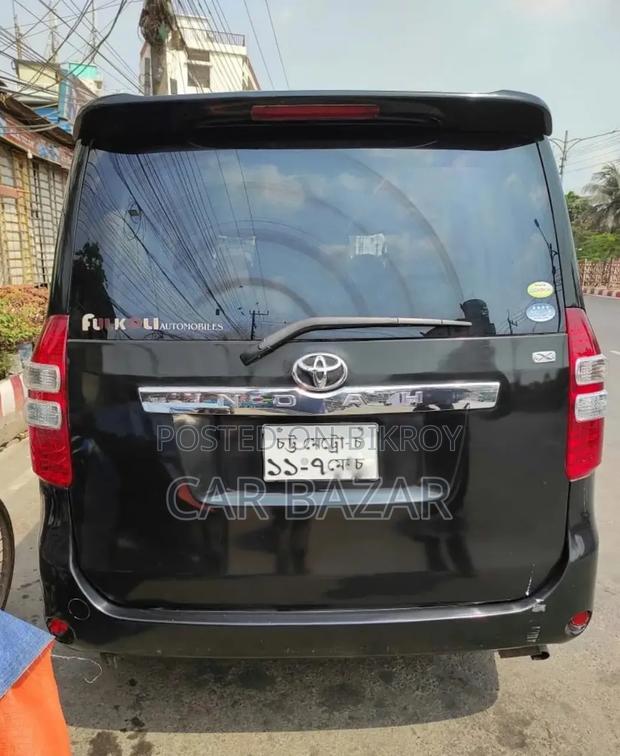 Toyota Noah 2.0 143hp FWD (8 Seater) 2012 Black