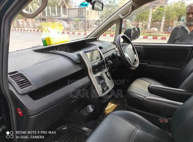 Toyota Noah 2.0 143hp FWD (8 Seater) 2012 Black