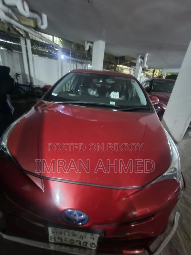 Toyota Prius 4dr Hatchback (1.8L 4cyl Gas/Electric Hybrid CVT) 2016 Red