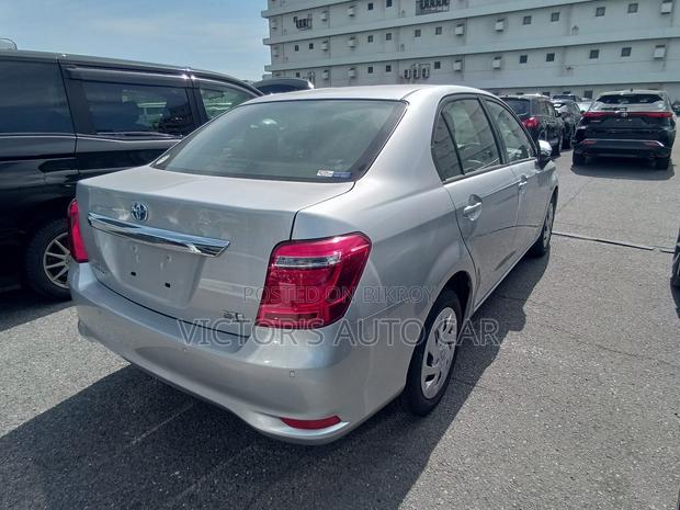 Toyota Axio 2021 Silver