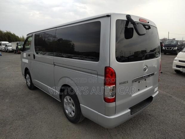 Toyota Grand HiAce 2000 Silver