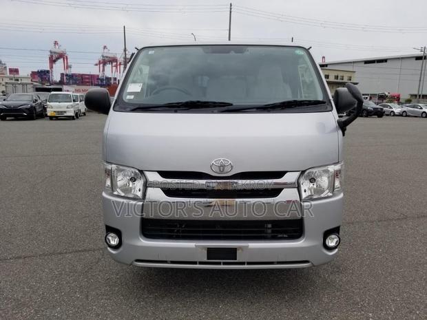 Toyota Grand HiAce 2000 Silver