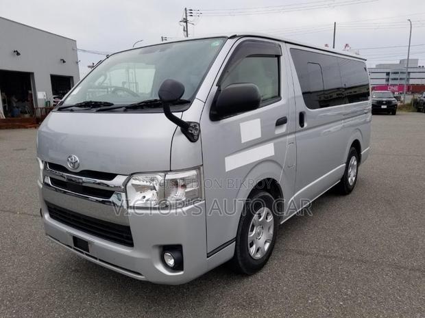 Toyota Grand HiAce 2000 Silver