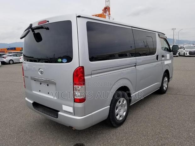 Toyota Grand HiAce 2000 Silver