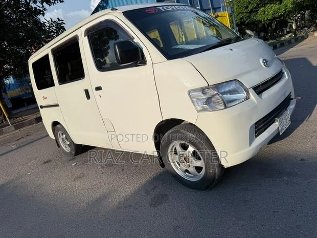 Toyota Noah 2014 White