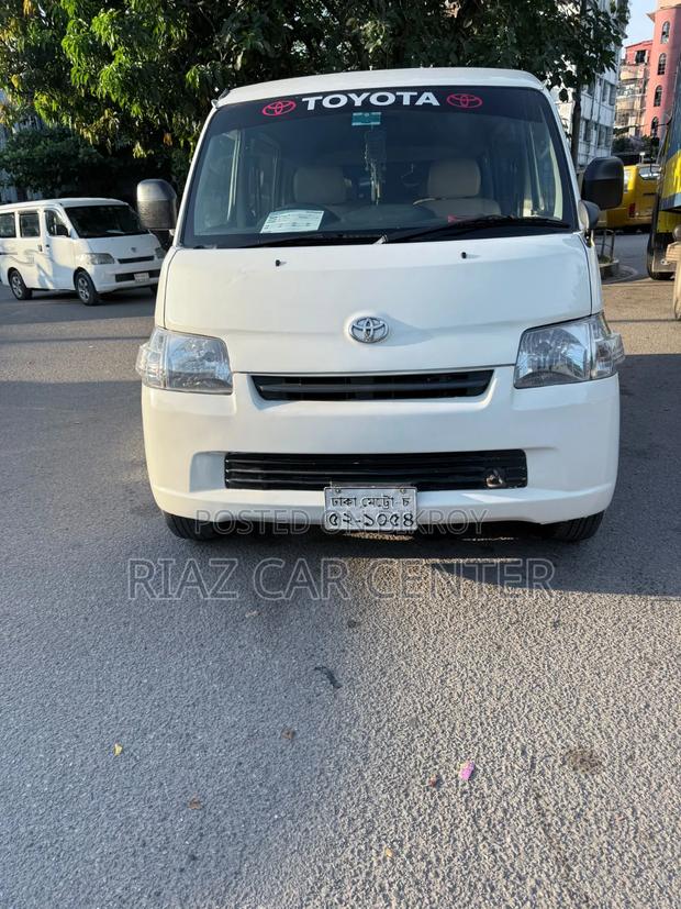 Toyota Noah 2014 White