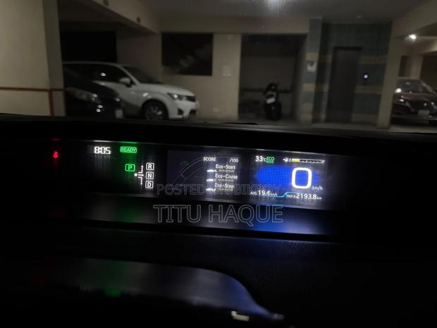 Toyota Prius Five 4dr Hatchback (1.8L 4cyl gas/electric hybrid CVT)